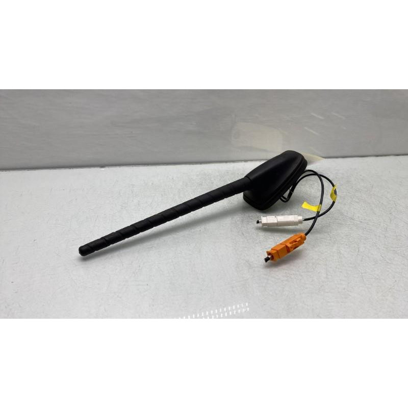 Antenne TOYOTA PROACE 3 CITY Photo n°3