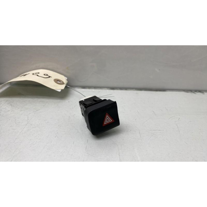 Bouton de warning TOYOTA PROACE 3 CITY Photo n°3