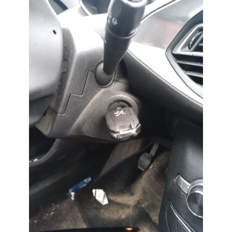 Trappe d'essence PEUGEOT 308 2 SW Photo n°13