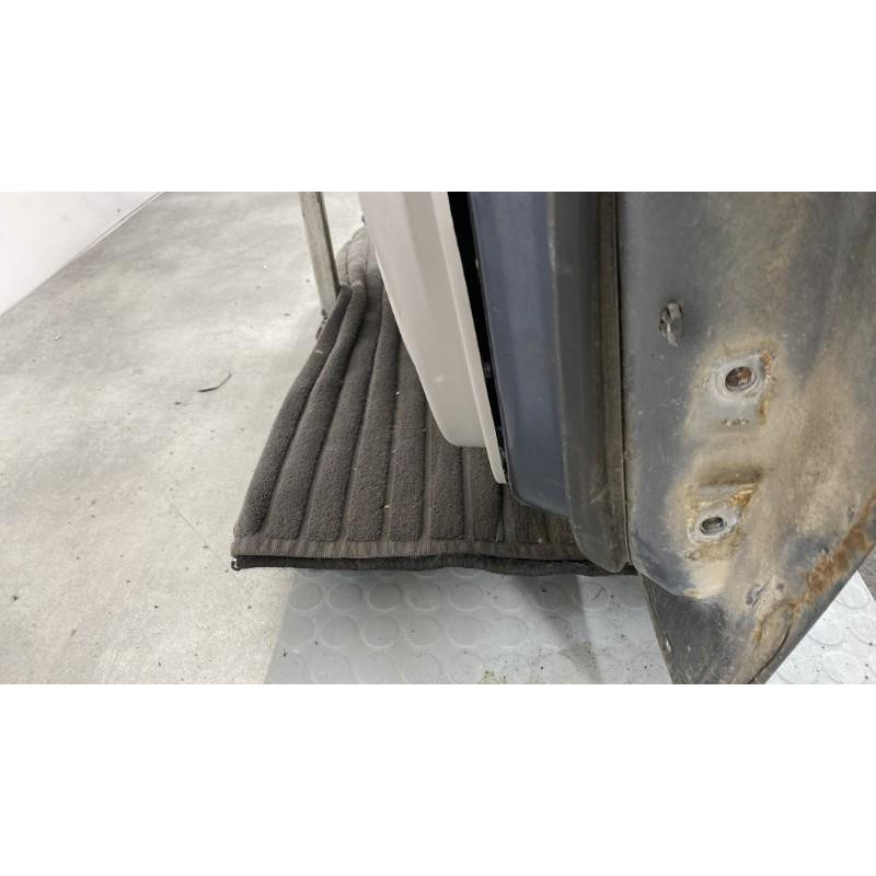 Porte avant gauche MITSUBISHI GRANDIS Photo n°3