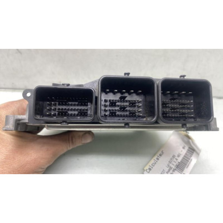 Calculateur moteur PEUGEOT 208 1