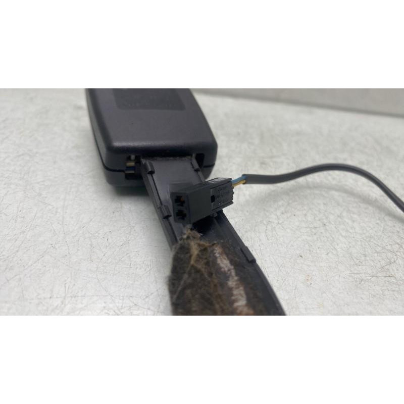 Attache ceinture avant droit VOLKSWAGEN GOLF 6 Photo n°2