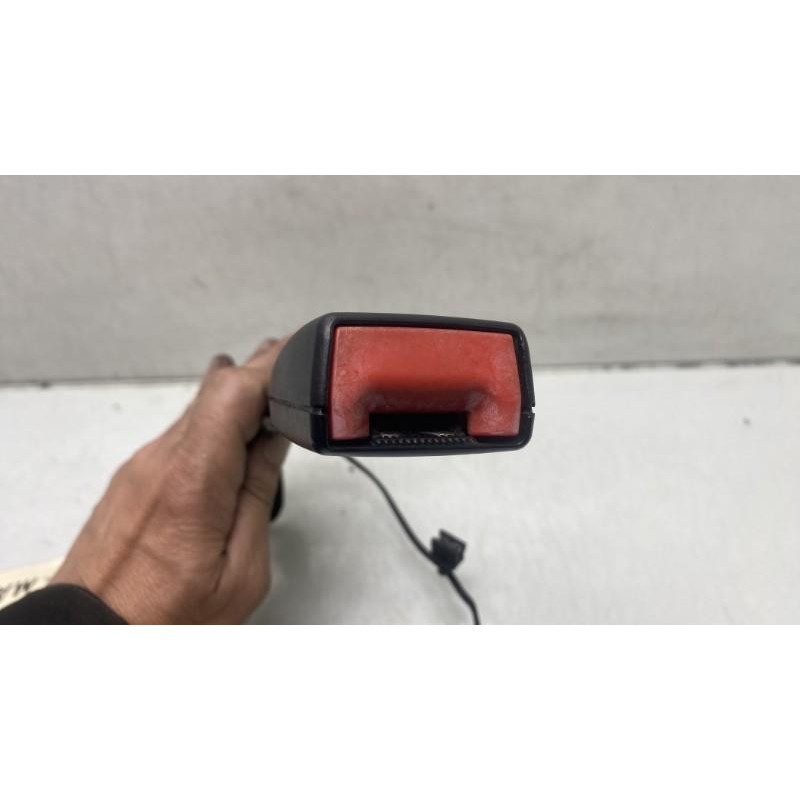 Attache ceinture avant droit VOLKSWAGEN GOLF 6 Photo n°6