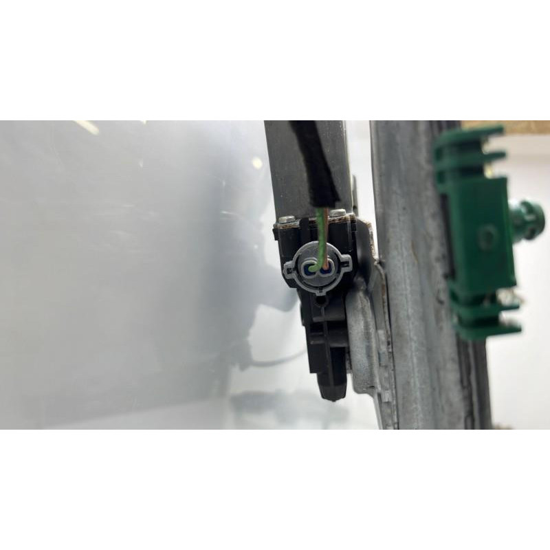 Leve vitre electrique avant droit RENAULT CLIO 3 Photo n°6
