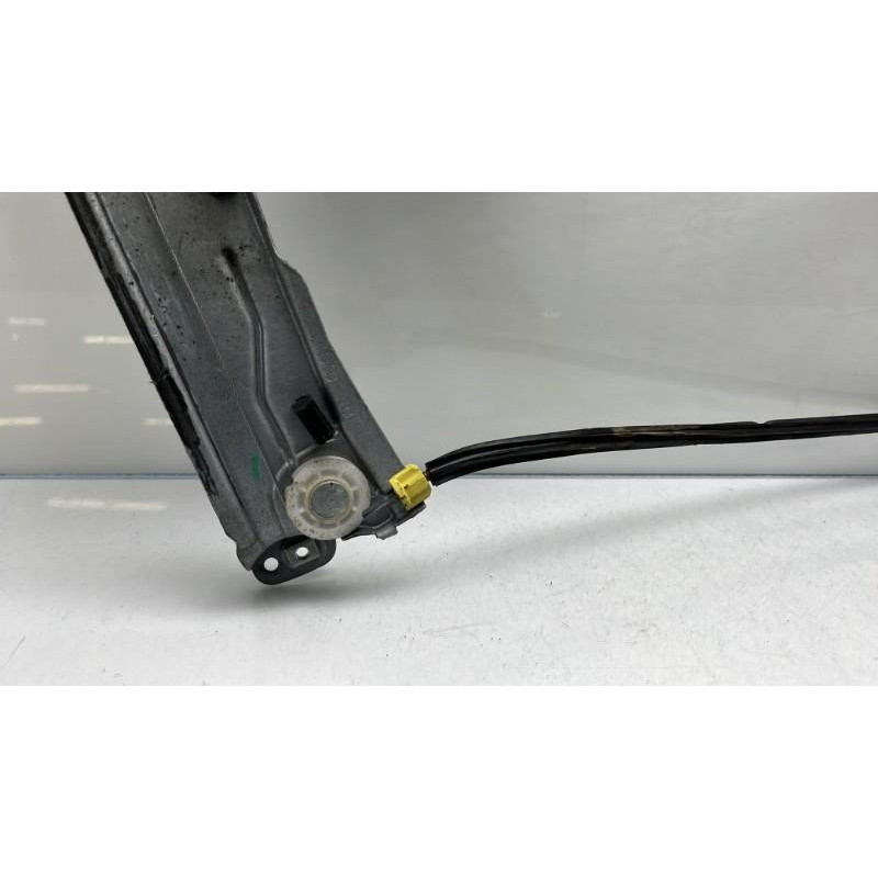 Leve vitre electrique avant droit RENAULT CLIO 3 Photo n°9