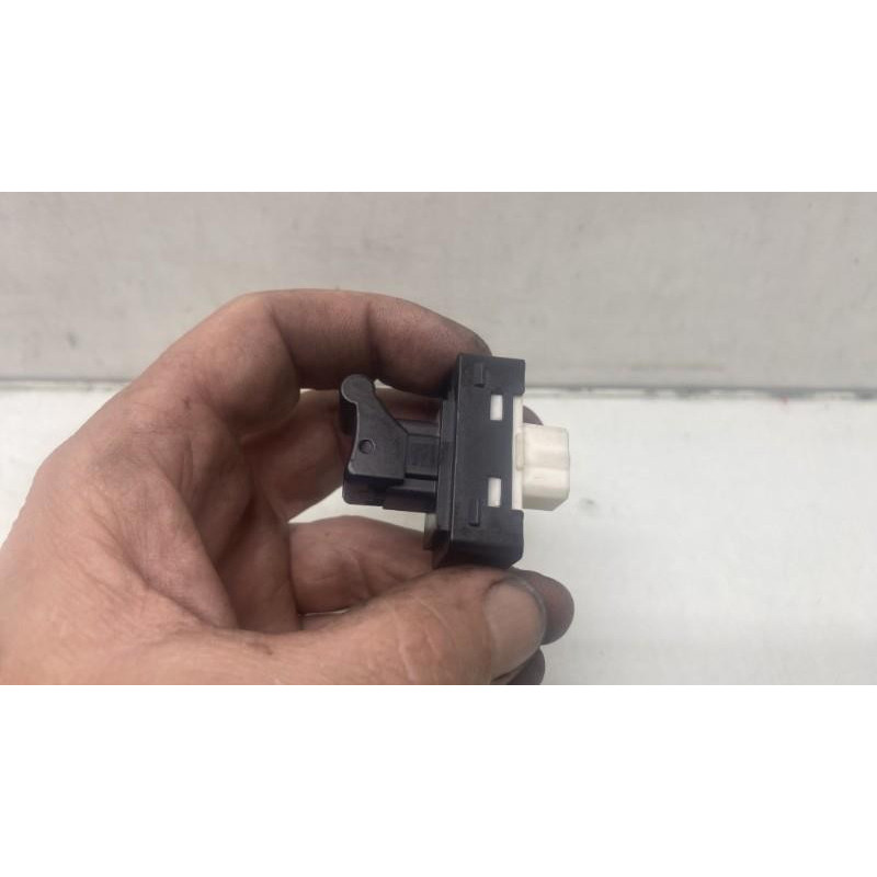 Interrupteur de leve vitre arriere droit FIAT 500X Photo n°1