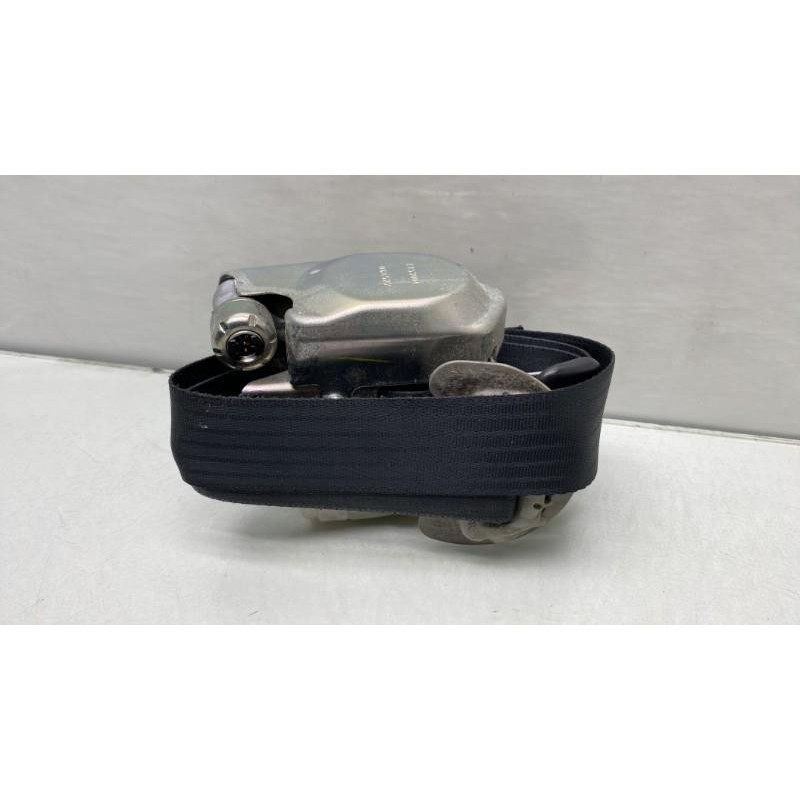 Pretensionneur de ceinture avant gauche TOYOTA COROLLA VERSO 2 Photo n°4
