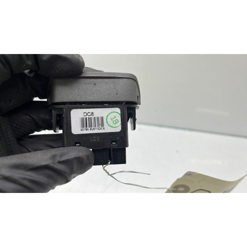 Bouton de warning KIA SPORTAGE 3 Photo n°3