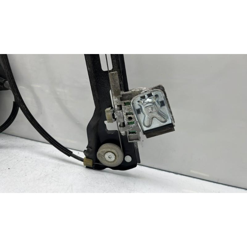 Leve vitre electrique avant gauche VOLKSWAGEN PASSAT 5 Photo n°3