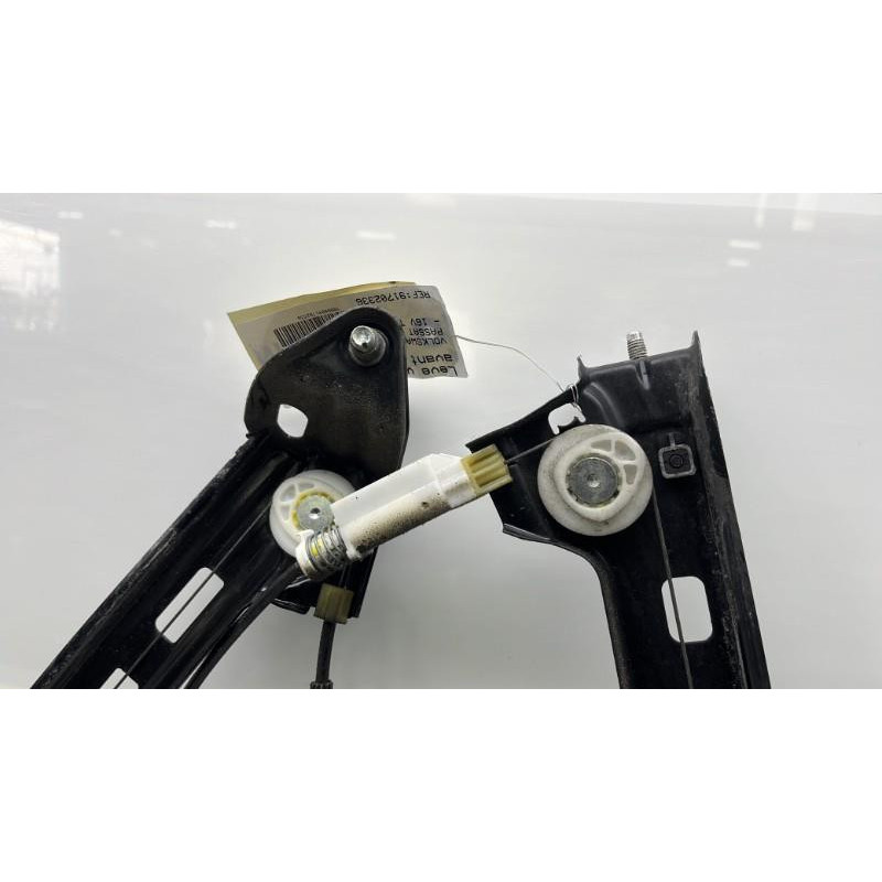 Leve vitre electrique avant gauche VOLKSWAGEN PASSAT 5 Photo n°4