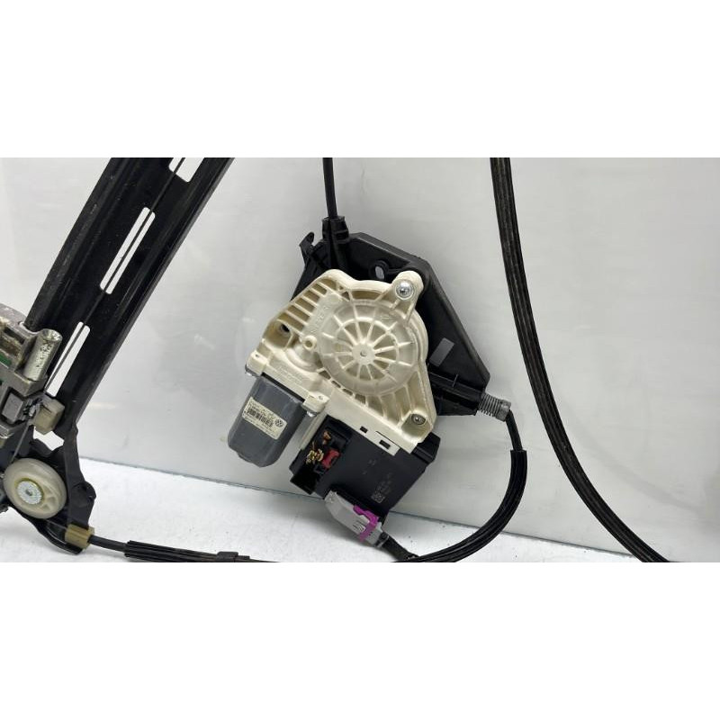 Leve vitre electrique avant gauche VOLKSWAGEN PASSAT 5 Photo n°5