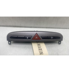 Bouton de warning PEUGEOT 308 1 SW Photo n°1