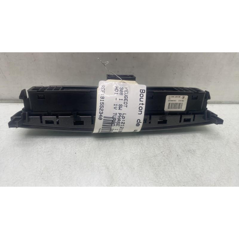 Bouton de warning PEUGEOT 308 1 SW Photo n°3