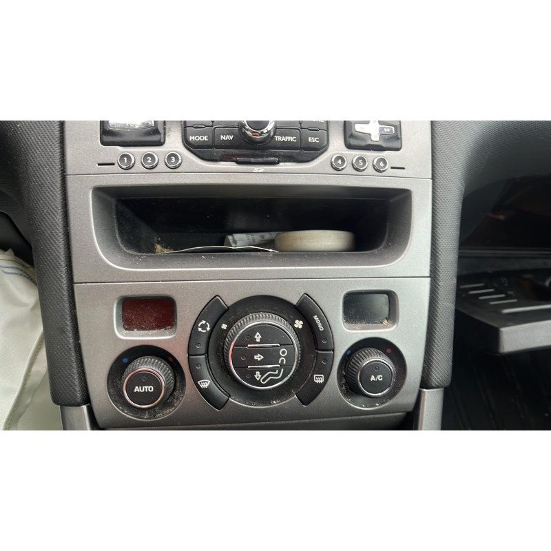 Bouton de warning PEUGEOT 308 1 SW Photo n°14