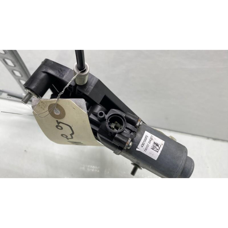 Leve vitre electrique avant droit PEUGEOT 108 Photo n°3