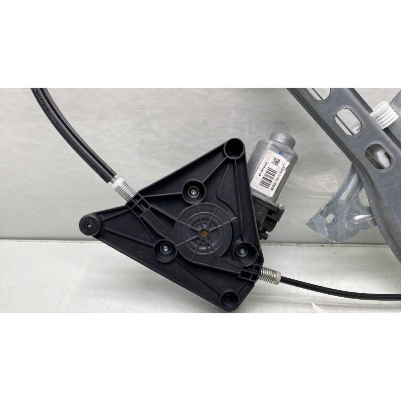 Leve vitre electrique avant droit PEUGEOT 108 Photo n°4