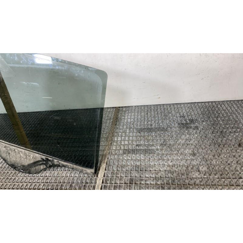 Vitre arriere droit DACIA DUSTER 2 Photo n°1