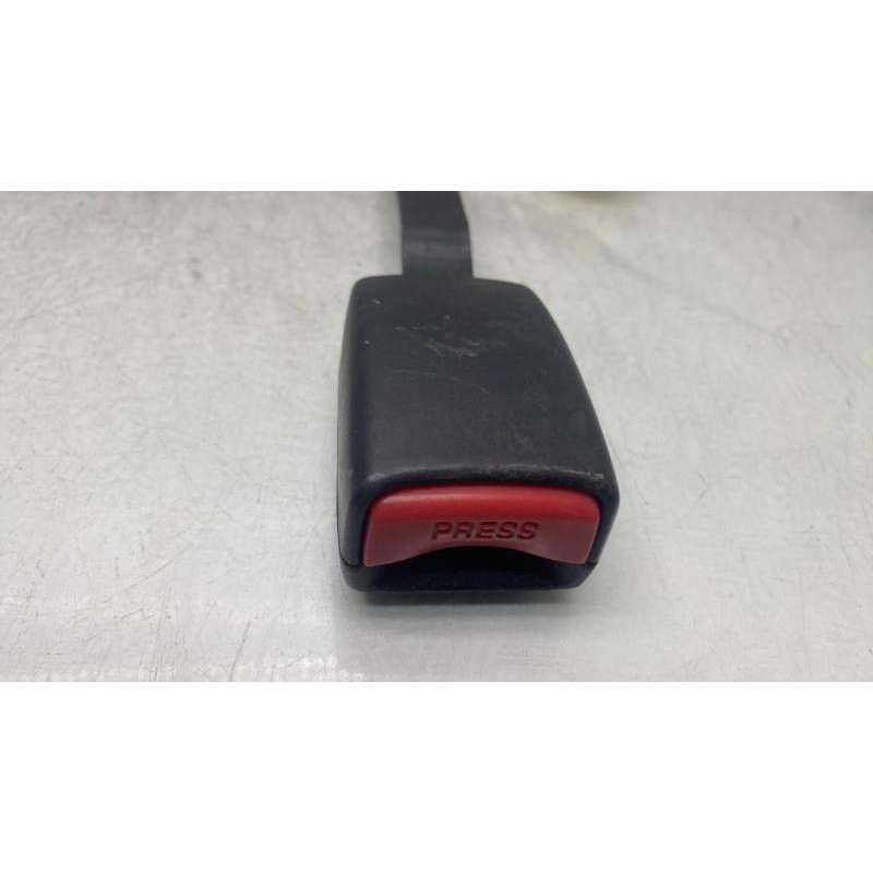 Attache ceinture avant droit SUZUKI GRAND VITARA 2 Photo n°3