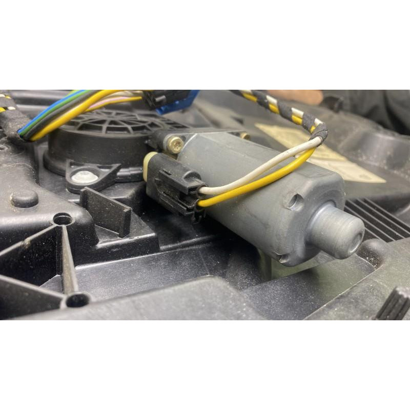 Leve vitre electrique avant gauche FORD FUSION Photo n°3