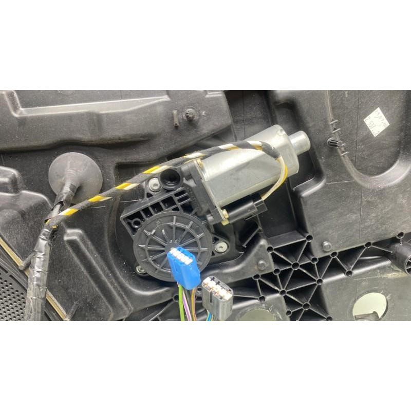 Leve vitre electrique avant gauche FORD FUSION Photo n°6