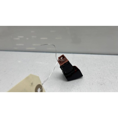 Bouton de warning PEUGEOT 5008 1 Photo n°1