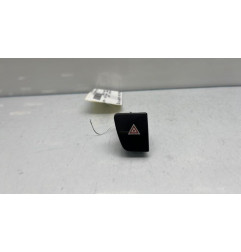 Bouton de warning PEUGEOT 5008 1