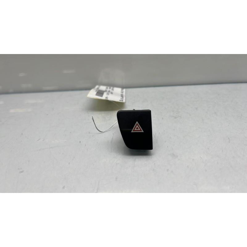 Bouton de warning PEUGEOT 5008 1 Photo n°4