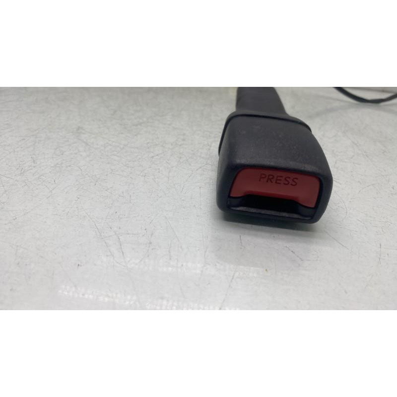Attache ceinture avant gauche SUZUKI SWIFT 4 Photo n°1
