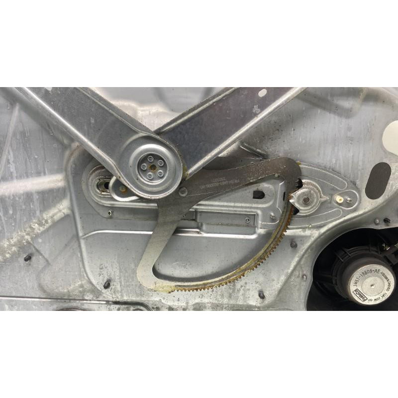 Leve vitre electrique avant droit FORD FOCUS 2 Photo n°5