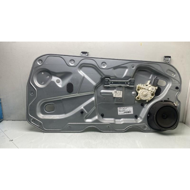 Leve vitre electrique avant gauche FORD FOCUS 2 Photo n°1