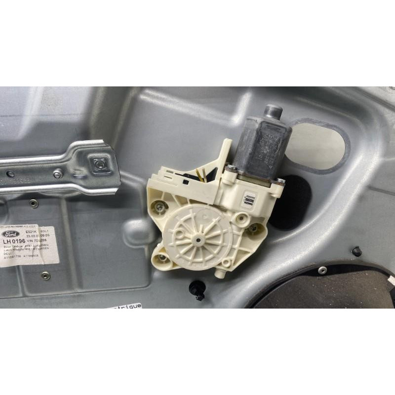 Leve vitre electrique avant gauche FORD FOCUS 2 Photo n°4