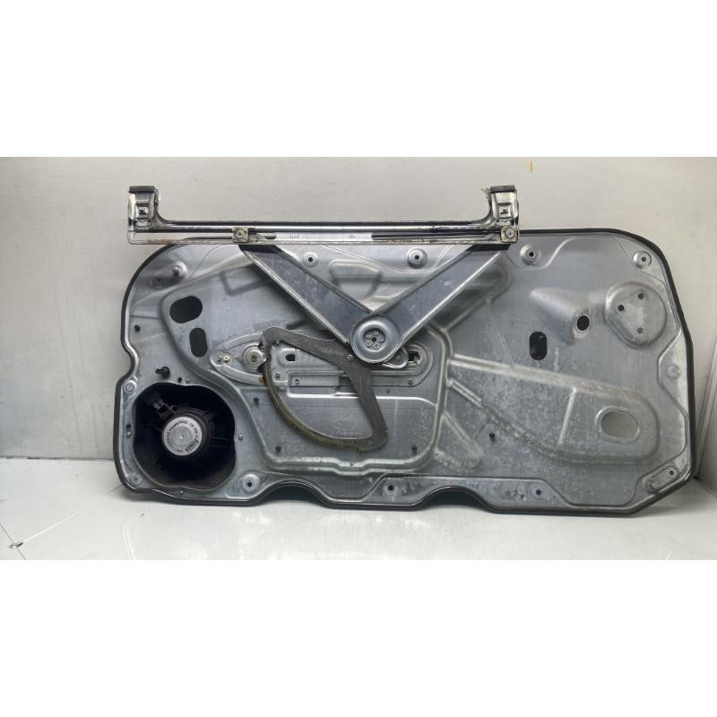Leve vitre electrique avant gauche FORD FOCUS 2 Photo n°5
