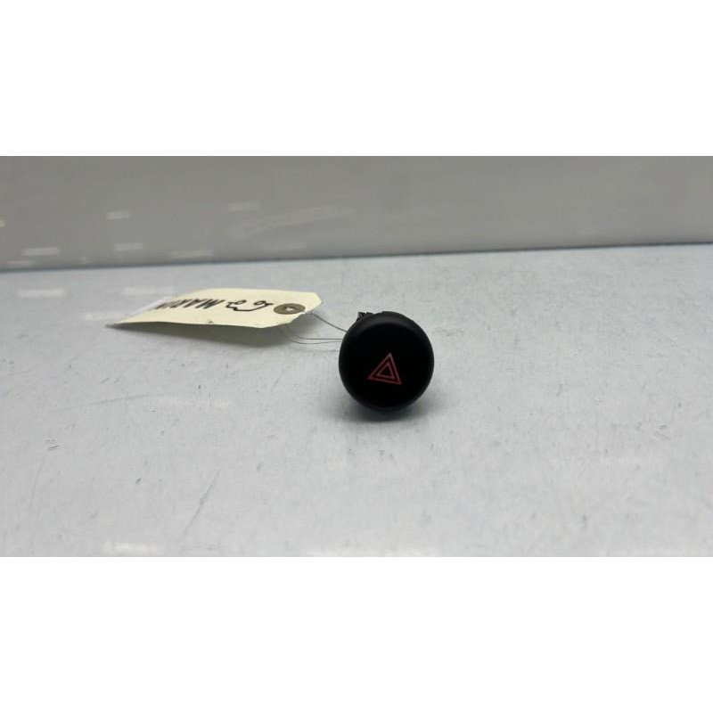 Bouton de warning NISSAN JUKE 1 Photo n°3