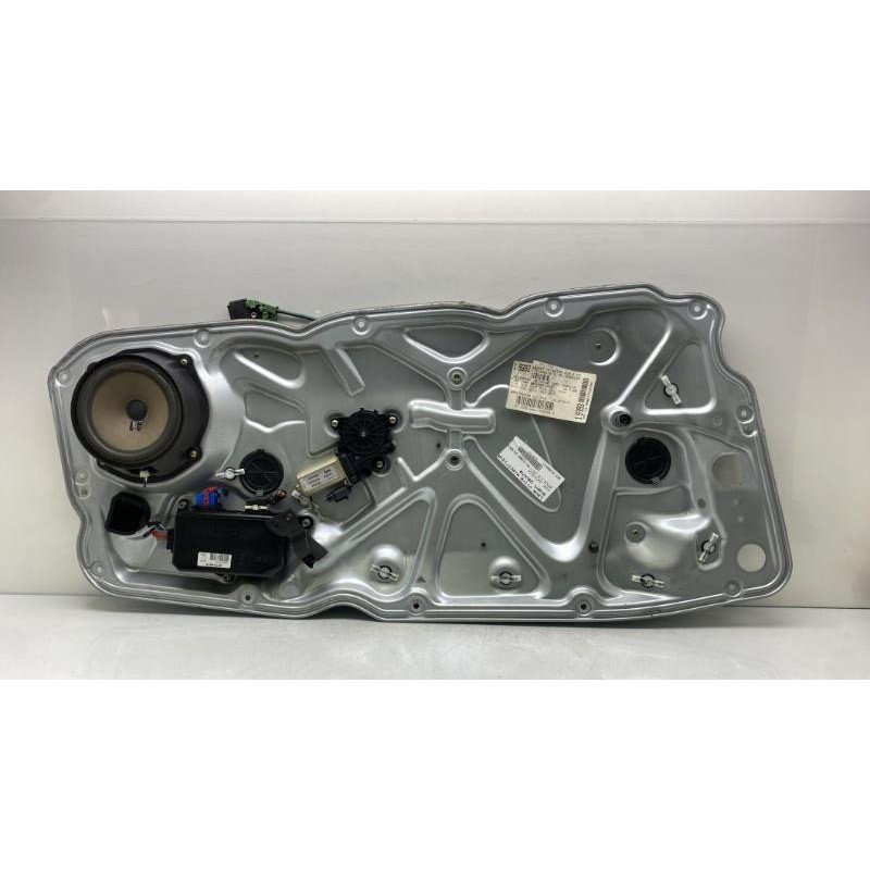 Leve vitre electrique avant gauche FIAT STILO Photo n°8