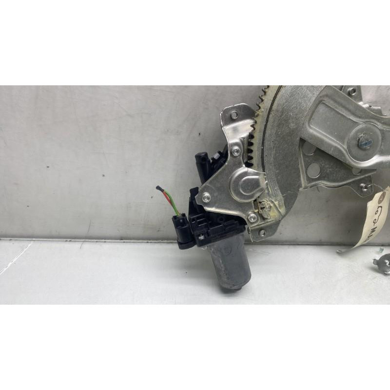Leve vitre electrique avant droit SUZUKI ALTO 3 Photo n°1
