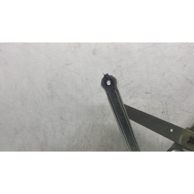 Leve vitre electrique avant droit SUZUKI ALTO 3 Photo n°4