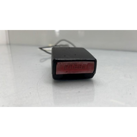 Attache ceinture avant droit NISSAN QASHQAI 1