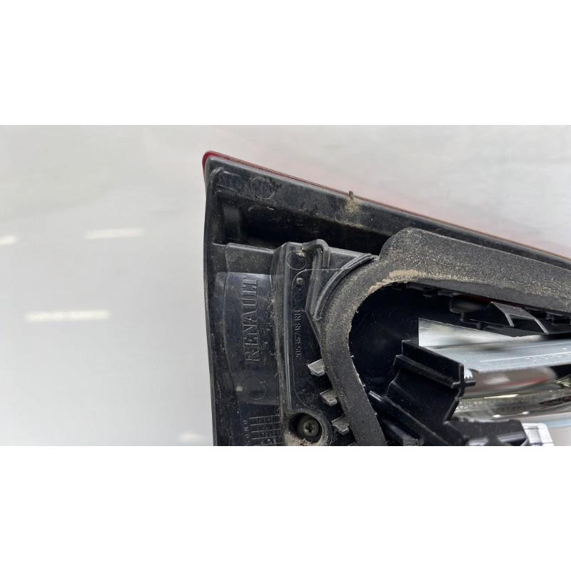 Feu arriere secondaire droit (feux) RENAULT CLIO 4 Photo n°6