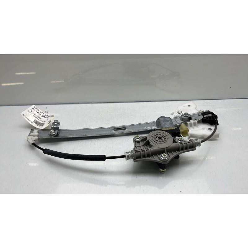 Leve vitre electrique arriere gauche KIA RIO 4 Photo n°1