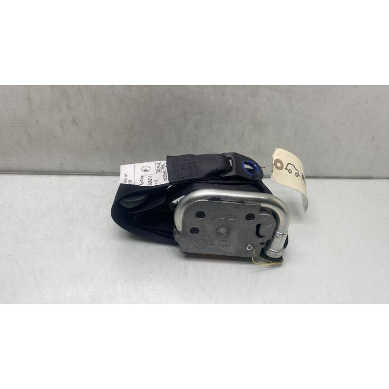 Pretensionneur de ceinture avant droit TOYOTA YARIS 3 Photo n°1