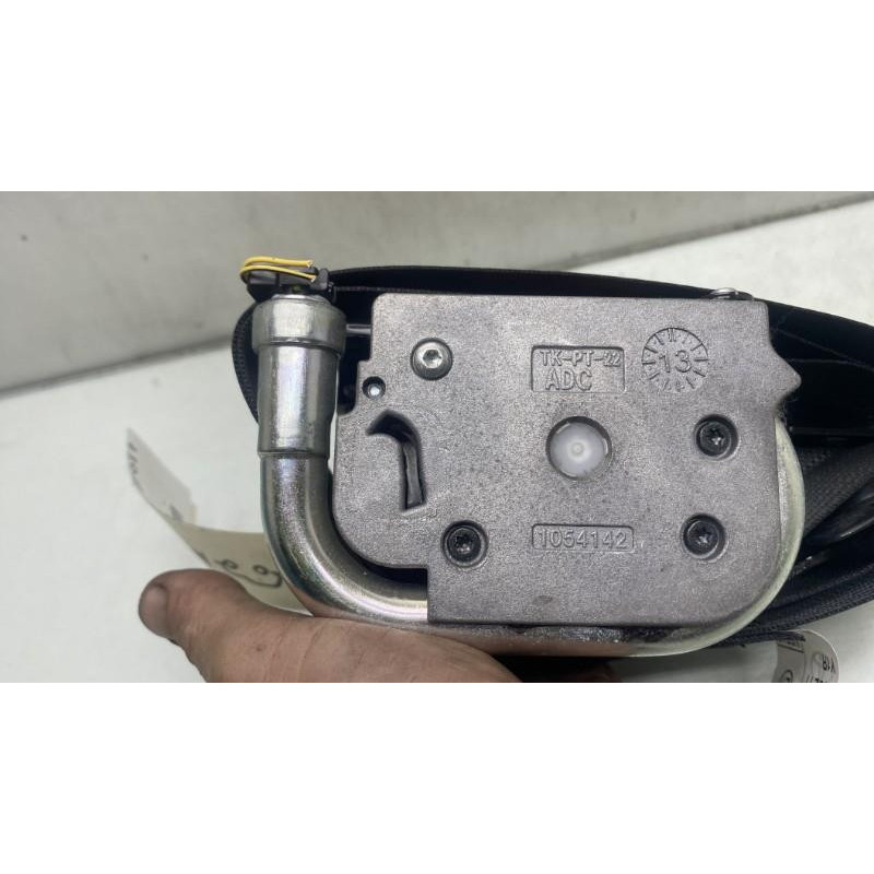Pretensionneur de ceinture avant droit TOYOTA YARIS 3 Photo n°8