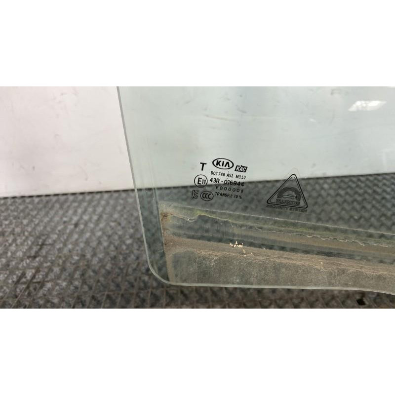 Vitre avant droit KIA RIO 4 Photo n°1