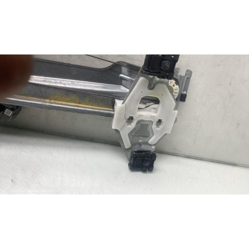 Leve vitre electrique arriere gauche CITROEN C4 2 Photo n°4