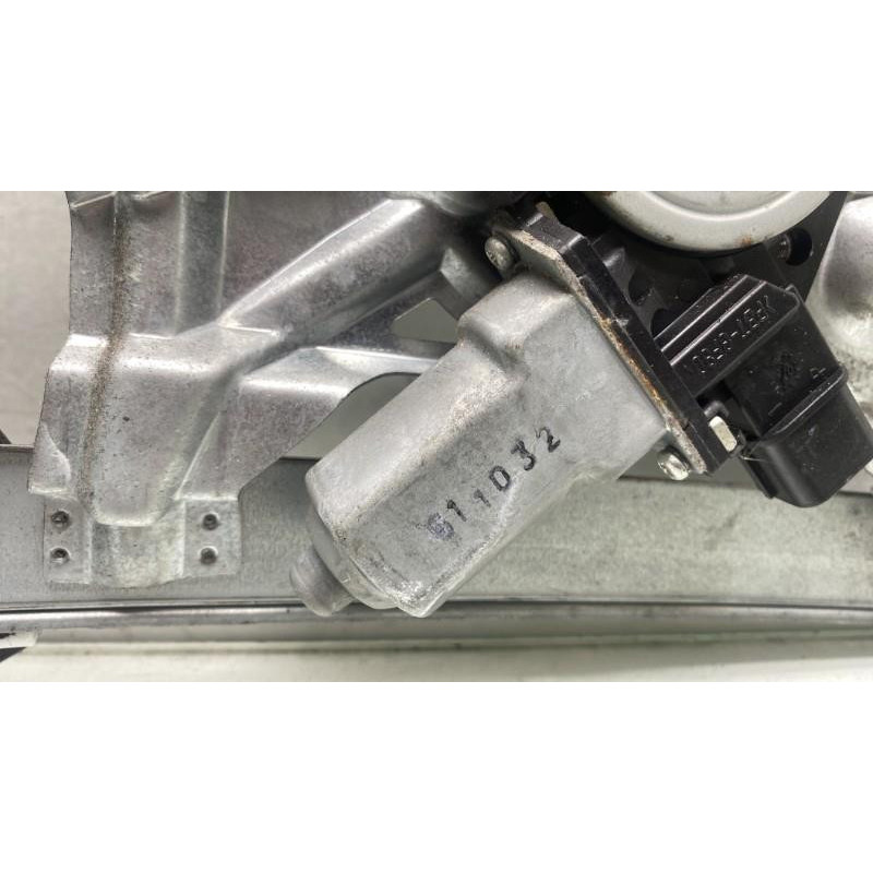 Leve vitre electrique avant gauche HONDA CIVIC 8 Photo n°4