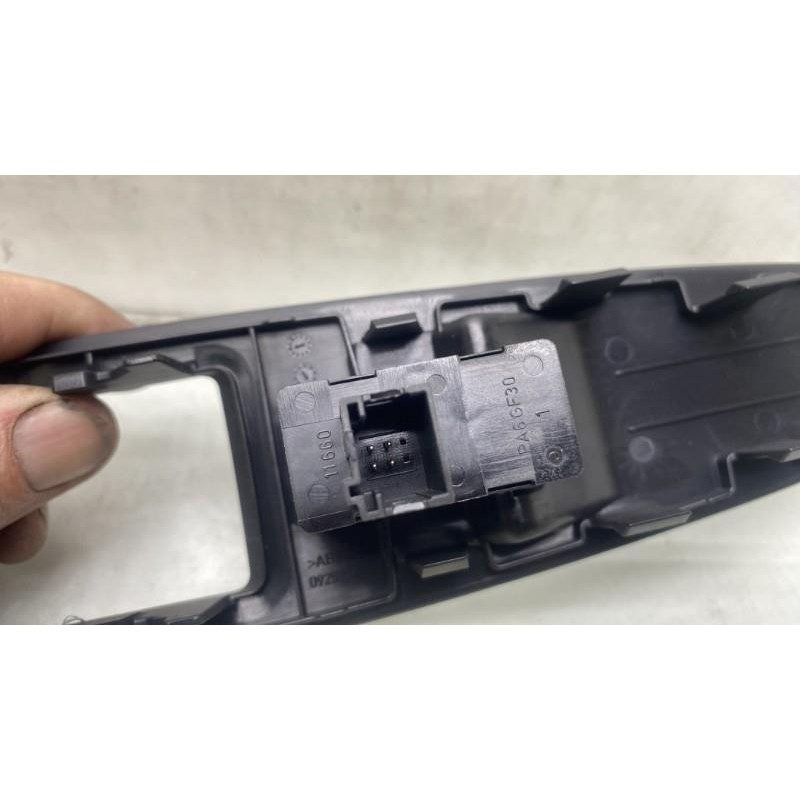 Interrupteur de leve vitre arriere gauche CITROEN C6 Photo n°4
