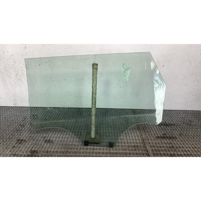 Vitre arriere droit PEUGEOT 5008 2 Photo n°4