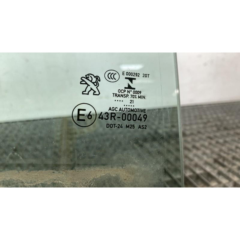 Vitre arriere droit PEUGEOT 5008 2 Photo n°6