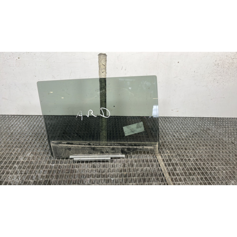 Vitre arriere droit SUZUKI SWIFT 5 Photo n°1