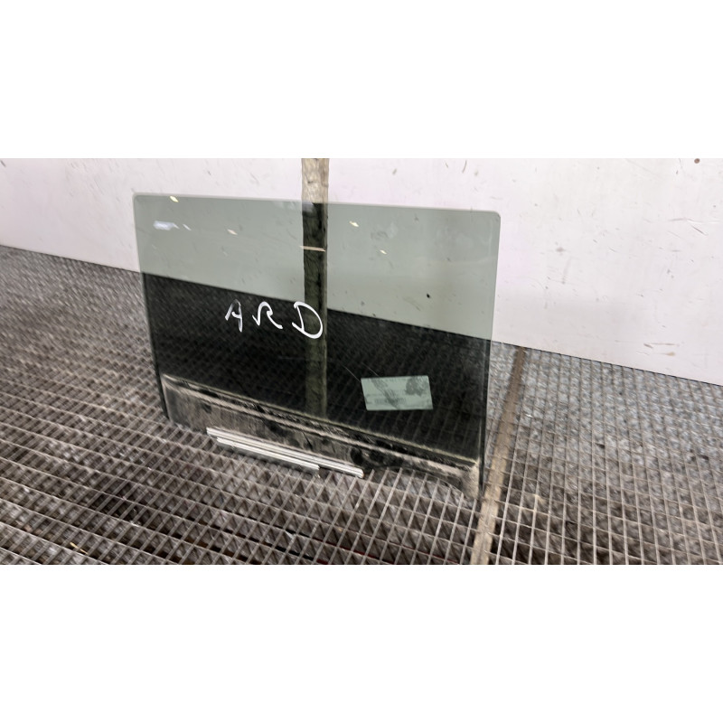 Vitre arriere droit SUZUKI SWIFT 5 Photo n°3