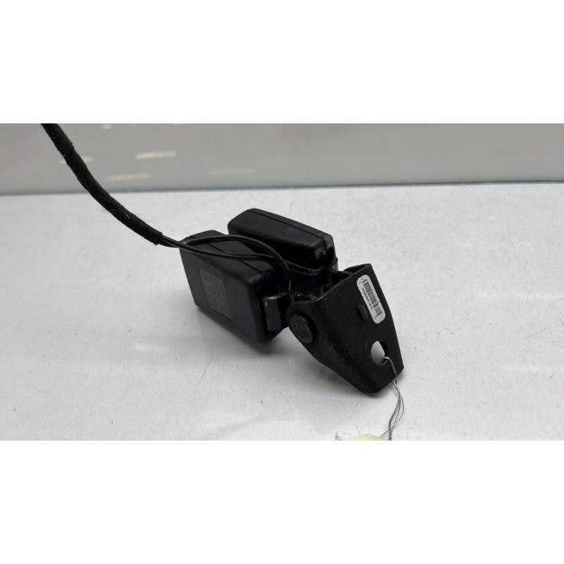 Attache ceinture arriere droit VOLKSWAGEN BEETLE 2 Photo n°1